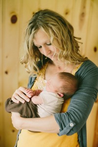 wisconsin lifestyle newborn photographer in home portraits